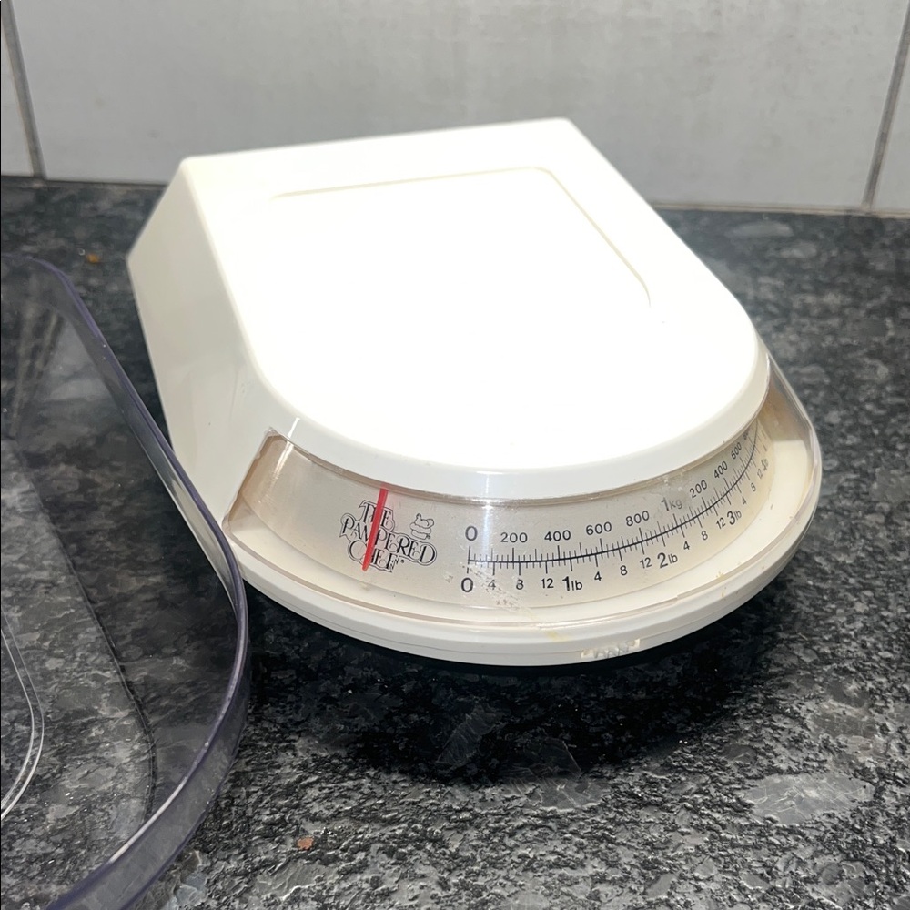 Pampered Chef Slimline kitchen Scale. Seems to be new in box.